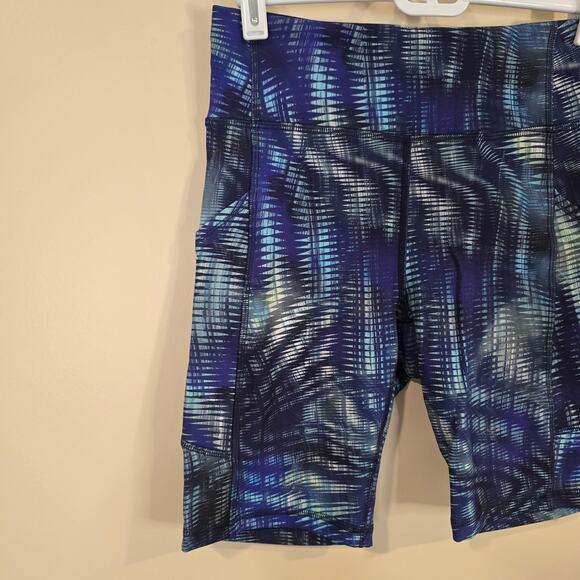 Women's Lululemon Invigorate High-Rise Short 8" Biker Athletic Shorts | Size 6 - Picture 3 of 10